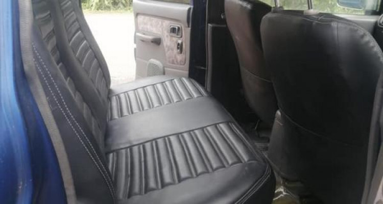 NISSAN D22 2003