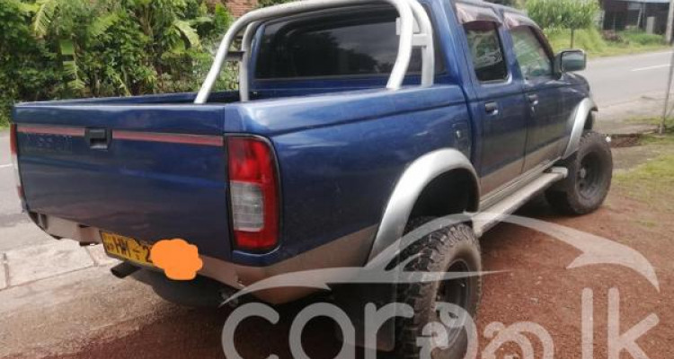 NISSAN D22 2003