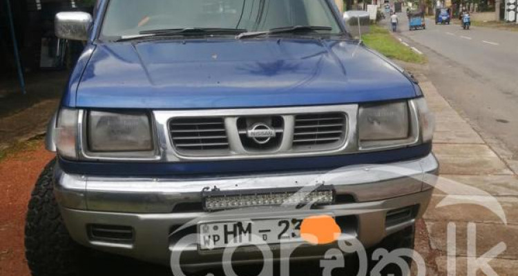 NISSAN D22 2003
