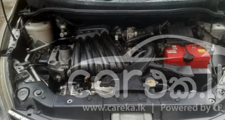 NISSAN TIIDA 2010