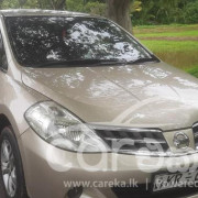 NISSAN TIIDA 2010