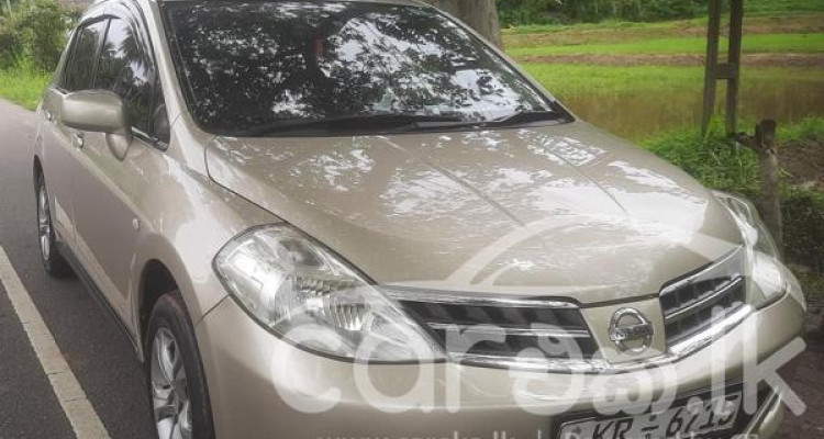 NISSAN TIIDA 2010