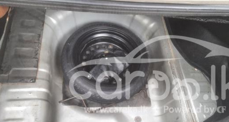 NISSAN TIIDA 2010