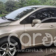 NISSAN TIIDA 2010