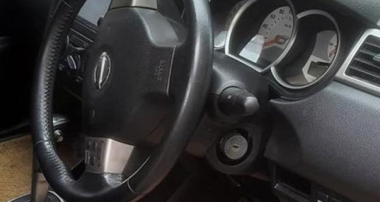 NISSAN TIIDA 2010
