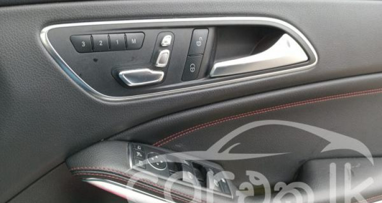MERCEDES BENZ CLA180 2017