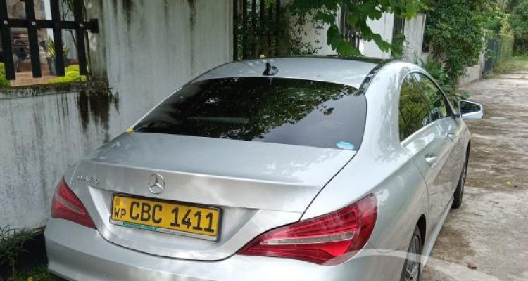 MERCEDES BENZ CLA180 2017