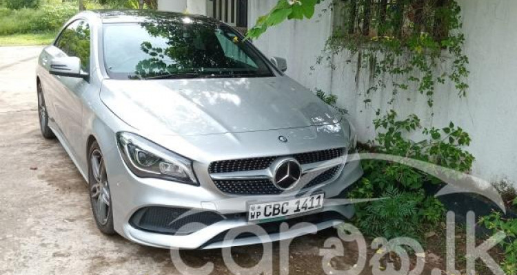 MERCEDES BENZ CLA180 2017