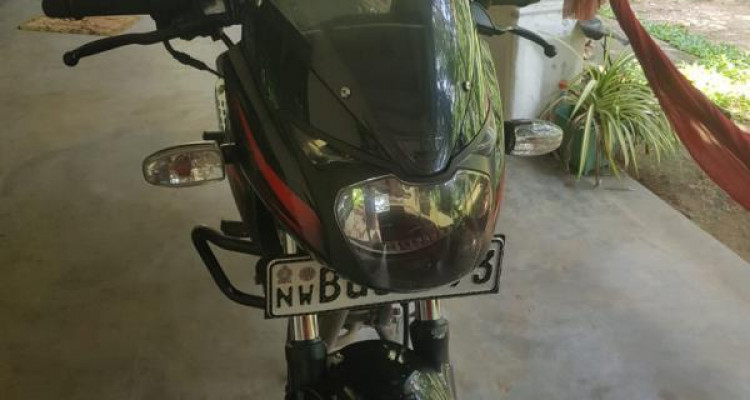 BAJAJ PULSAR 180 2018