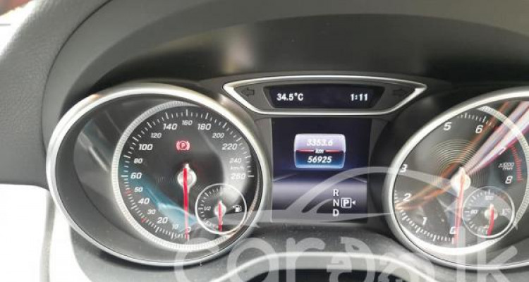 MERCEDES BENZ CLA180 2017