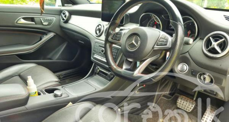 MERCEDES BENZ CLA180 2017