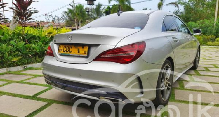 MERCEDES BENZ CLA180 2017