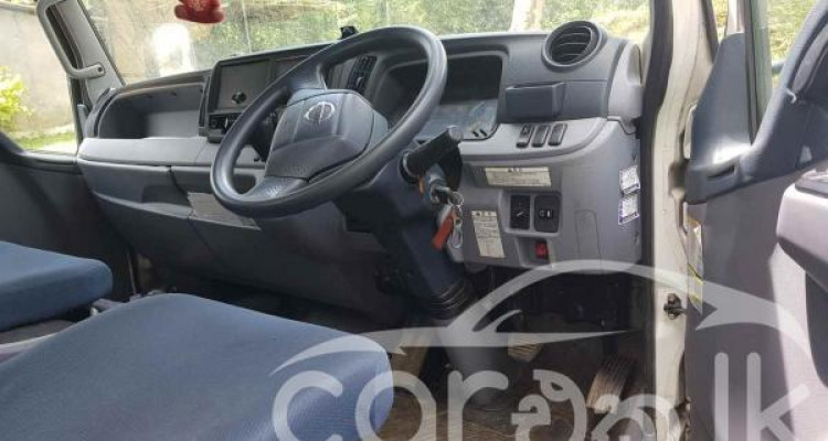 NISSAN ATLAS 2013