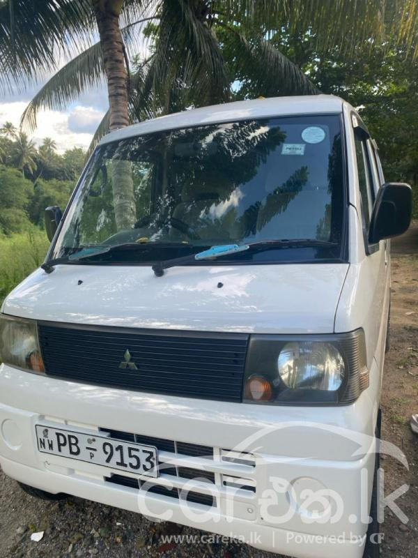 MITSUBISHI MINICAB 2003