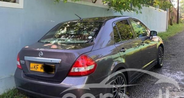 NISSAN TIIDA 2007