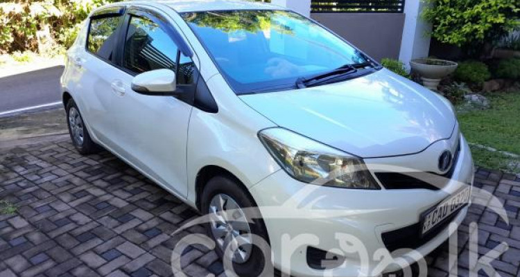 TOYOTA VITZ 2013