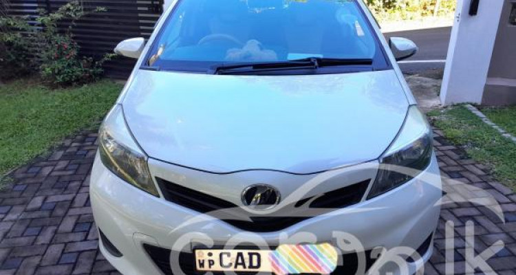 TOYOTA VITZ 2013