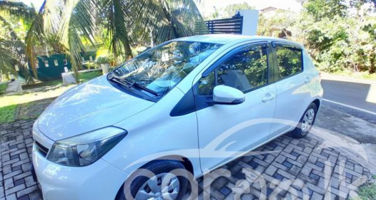TOYOTA VITZ 2013