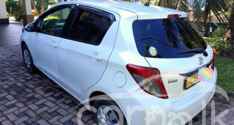 TOYOTA VITZ 2013