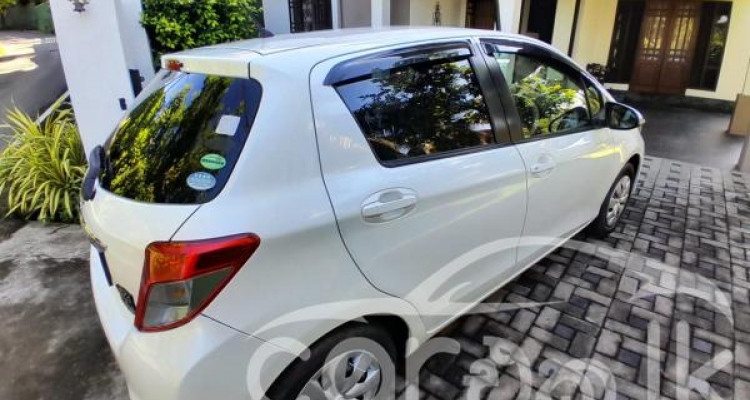 TOYOTA VITZ 2013