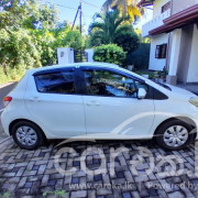TOYOTA VITZ 2013