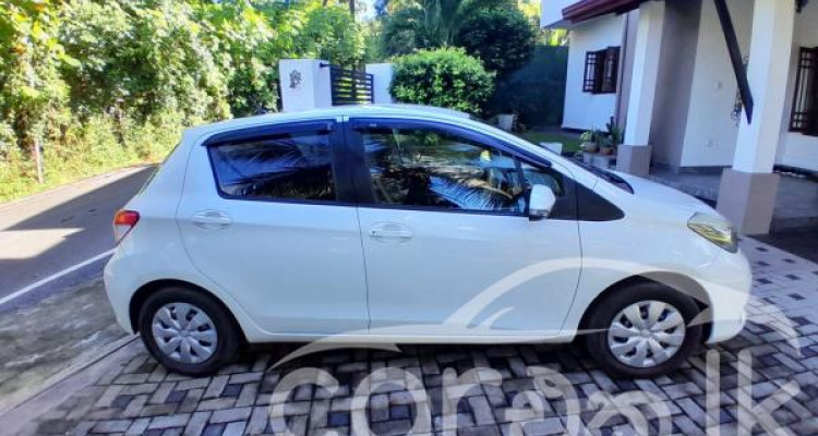 TOYOTA VITZ 2013