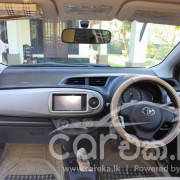 TOYOTA VITZ 2013