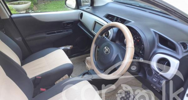 TOYOTA VITZ 2013