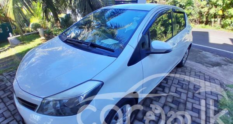 TOYOTA VITZ 2013
