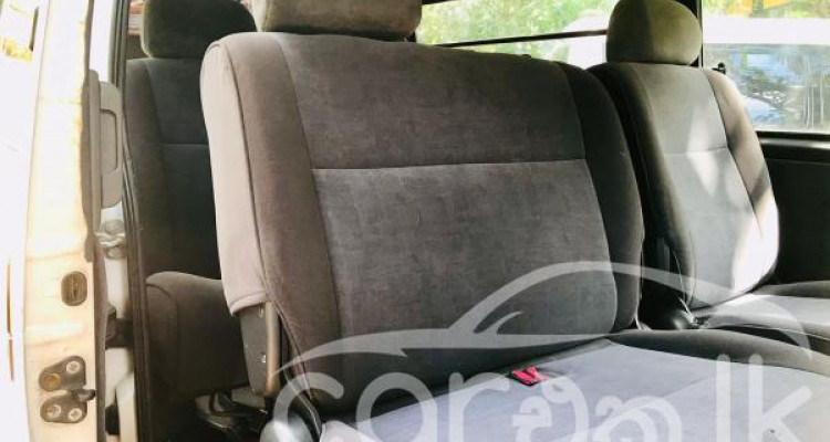 NISSAN URVAN 2007