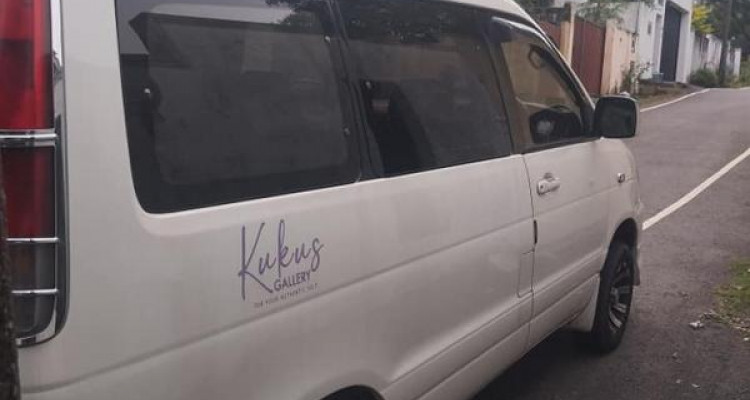 TOYOTA NOAH 2002