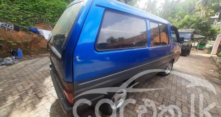 NISSAN LARGO 1992