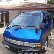NISSAN LARGO 1992