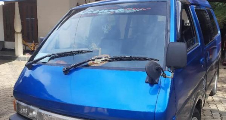 NISSAN LARGO 1992