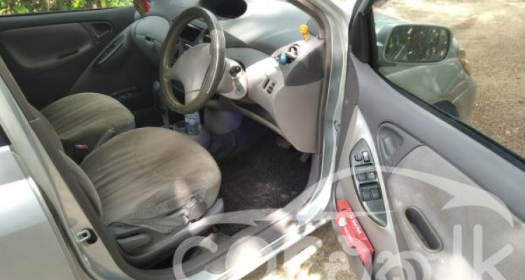 TOYOTA PLATZ 2002
