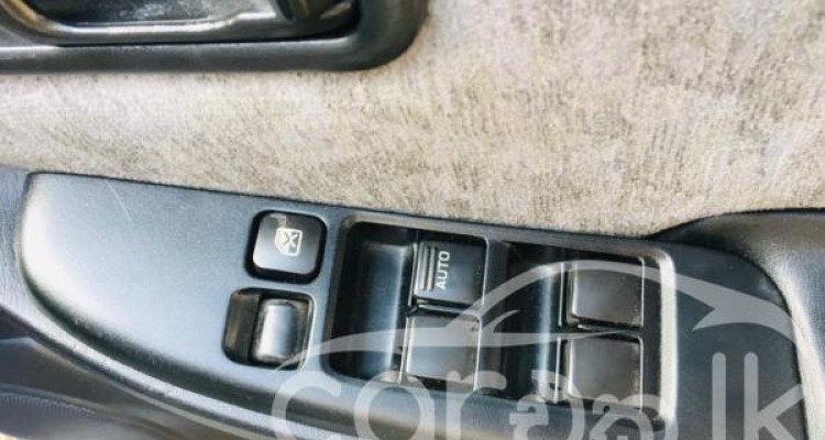 NISSAN BLUEBIRD 1997