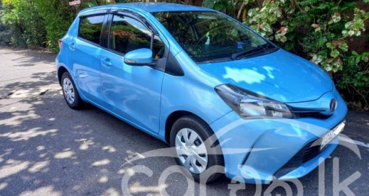 TOYOTA VITZ 2015