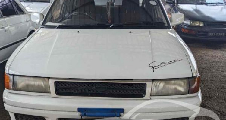 MAZDA FAMILIA 1992