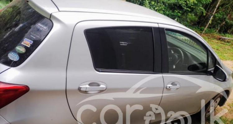 TOYOTA VITZ 2016