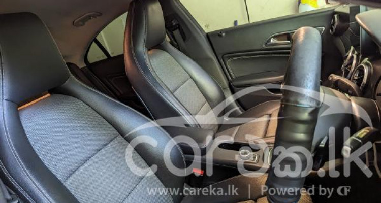 MERCEDES BENZ CLA180 2017