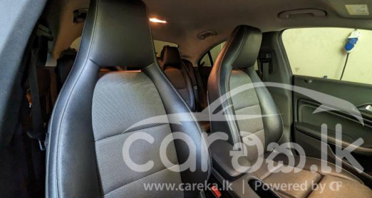 MERCEDES BENZ CLA180 2017
