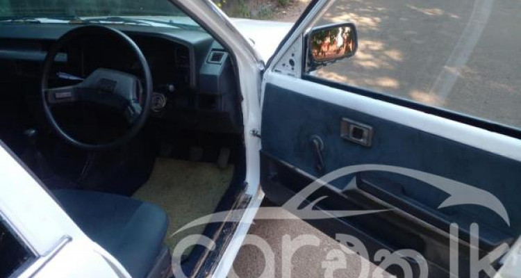 TOYOTA COROLLA AE81 1986