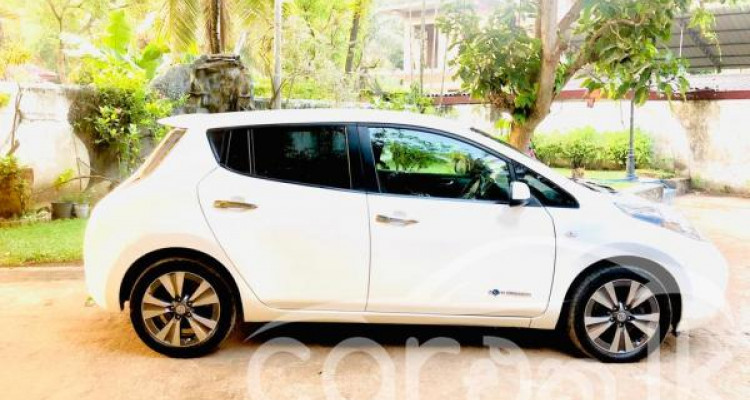 NISSAN LEAF 2015