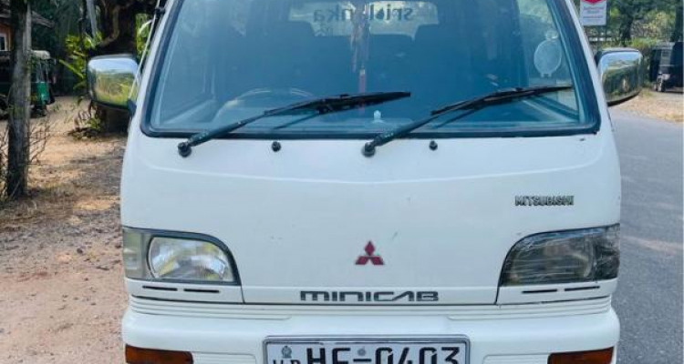 MITSUBISHI MINICAB 2003