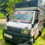 MITSUBISHI MINICAB 2002