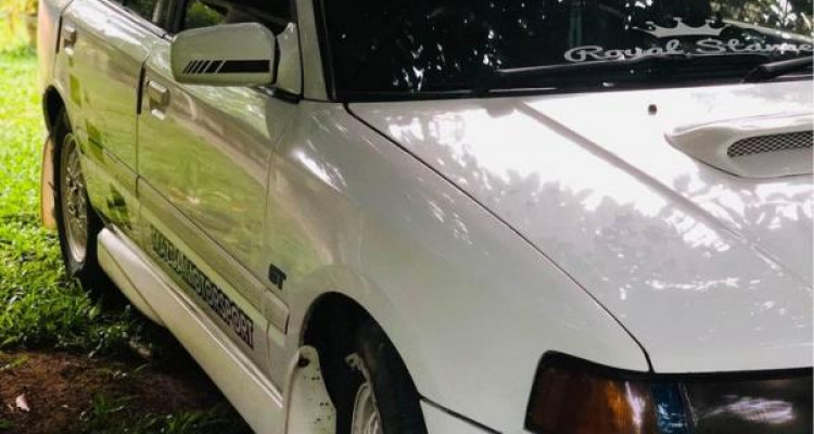 MAZDA FAMILIA 323 1990