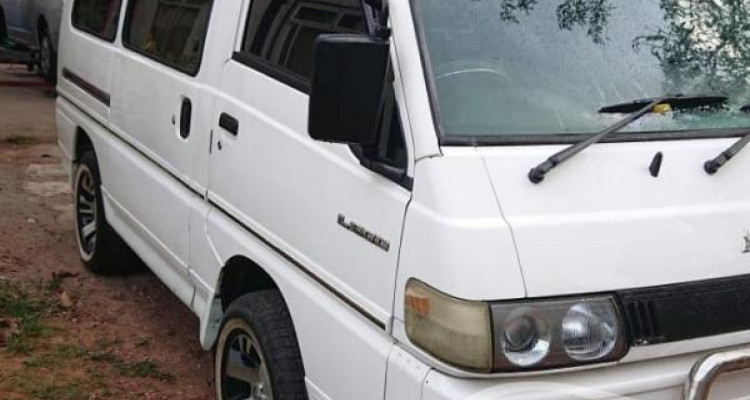 MITSUBISHI DELICA PO5 1995