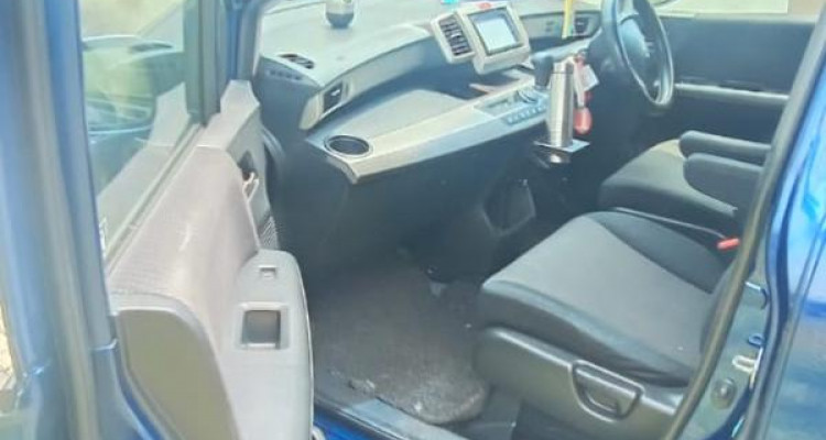 HONDA FREED 2013