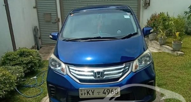 HONDA FREED 2013