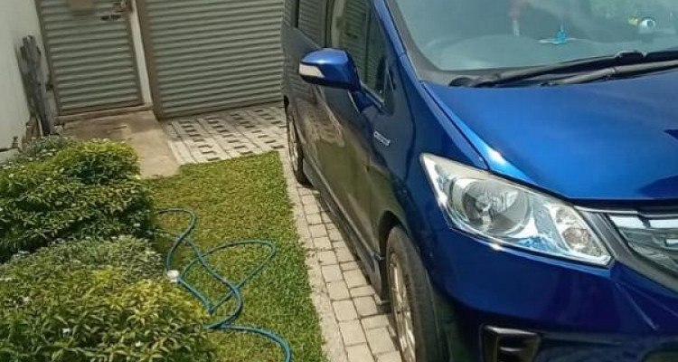 HONDA FREED 2013